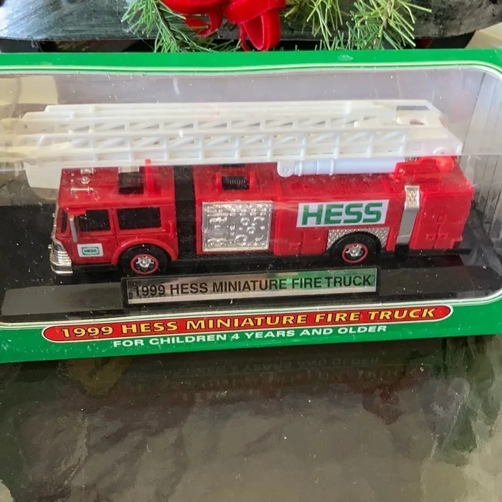 1999 Hess Fire Truck NIB
